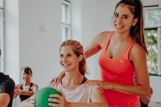 SuperActive-Kurseinheit Strong Core - Teilnehmer in der Planke