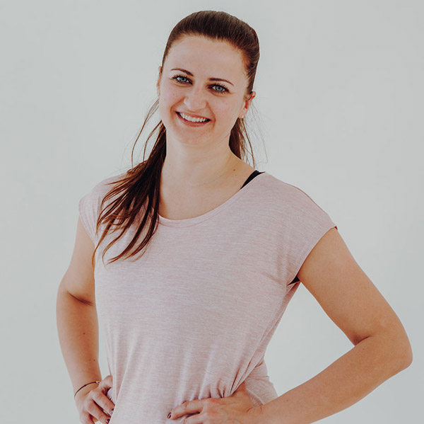 Superactive Fitness-Trainerin Kerstin Trinker in Liegestützposition