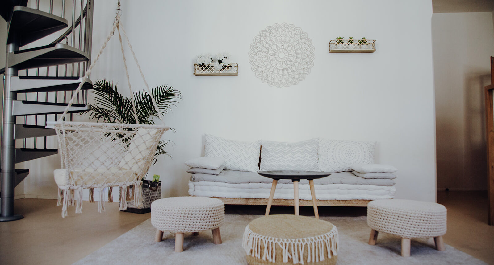 SuperActive-Studio-Yoga-Fitness-Mamafitness-Couch