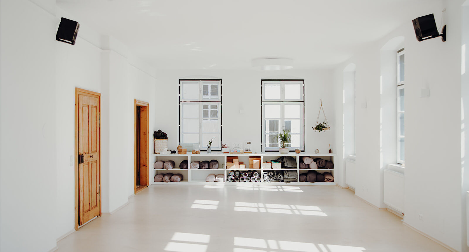 SuperActive-Studio-Yoga-Fitness-Mamafitness-grosser-Yogaraum