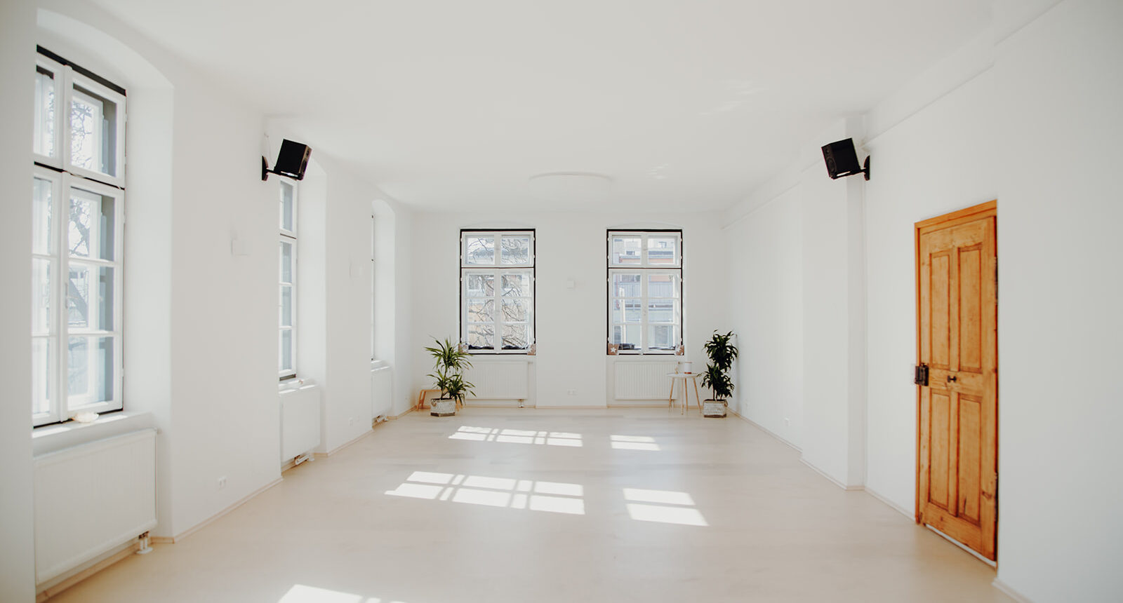 SuperActive-Studio-Yoga-Fitness-Mamafitness-grosser-Yogaraum