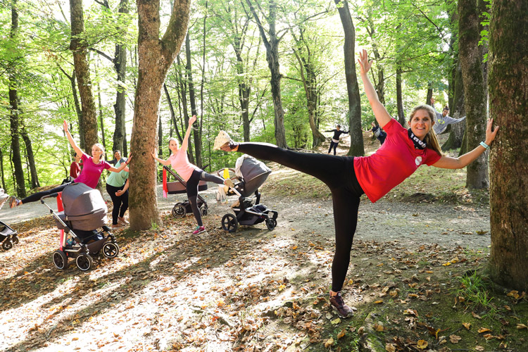 SuperActive-Trainerin Manuela Huss beim Training für Mamas und Schwangere am Kreuzbergl in Klagenfurt